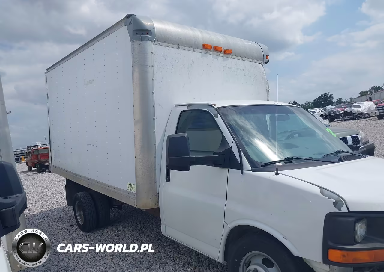2011 Chevrolet Express Cutaway Work Van VIN:1GB3G3BG8B1115838 - 13