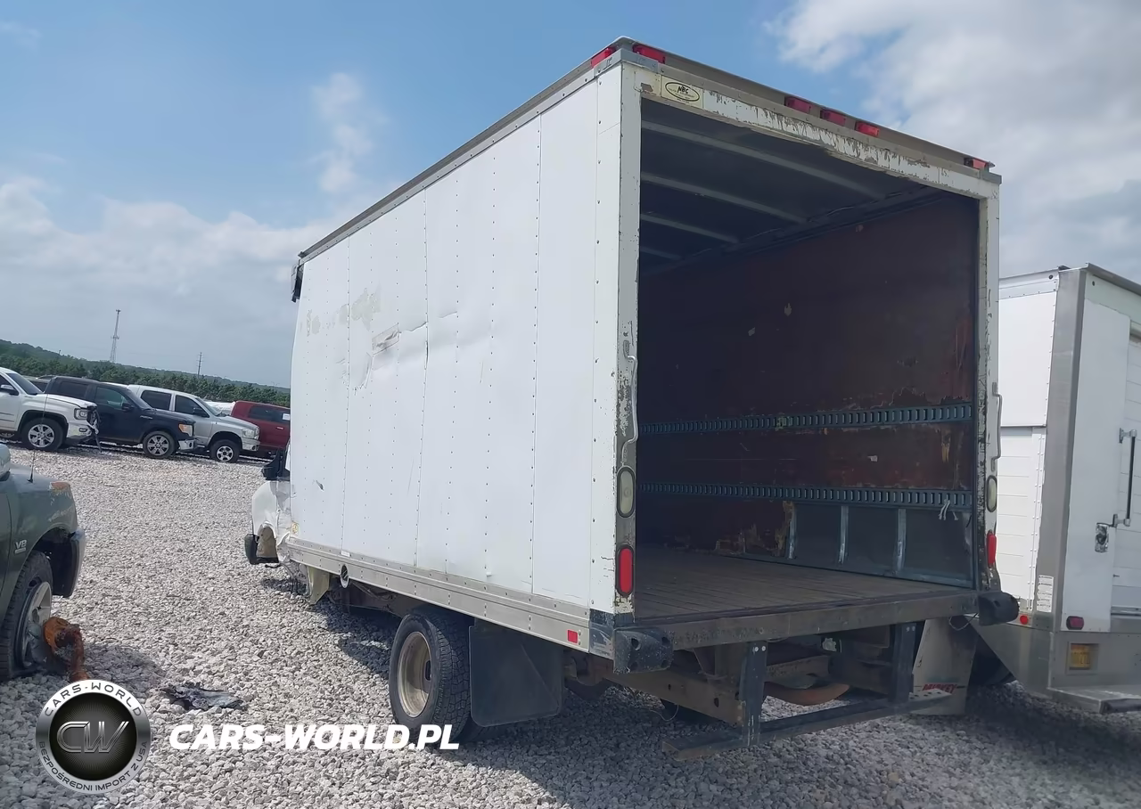 2011 Chevrolet Express Cutaway Work Van VIN:1GB3G3BG8B1115838 - 3