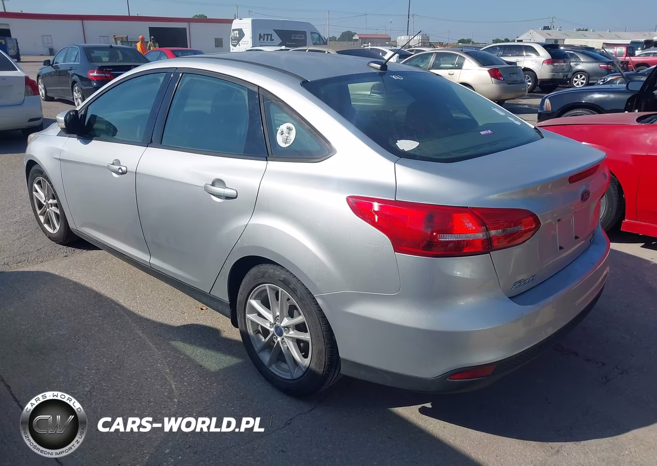 2015 Ford Focus Se VIN:1FADP3F20FL244090 - 3