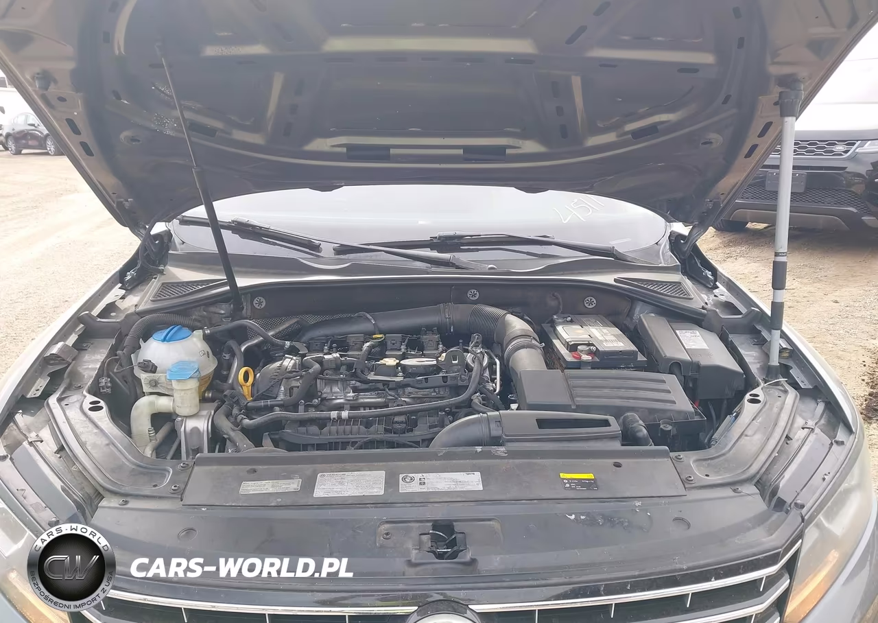 2017 Volkswagen Passat 1.8T R-Line VIN:1VWDT7A3XHC076844 - 10
