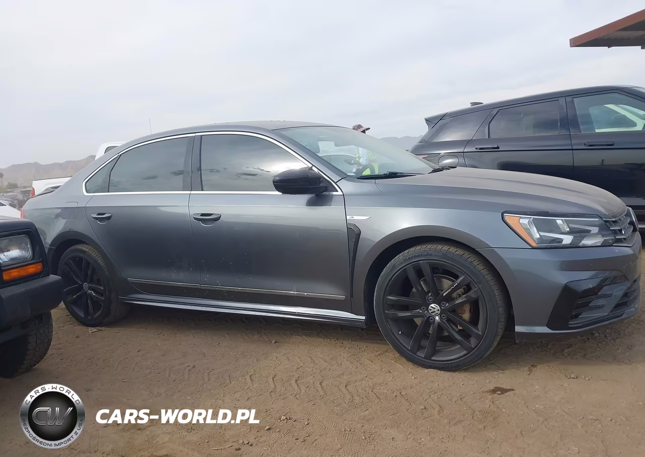 2017 Volkswagen Passat 1.8T R-Line VIN:1VWDT7A3XHC076844 - 13