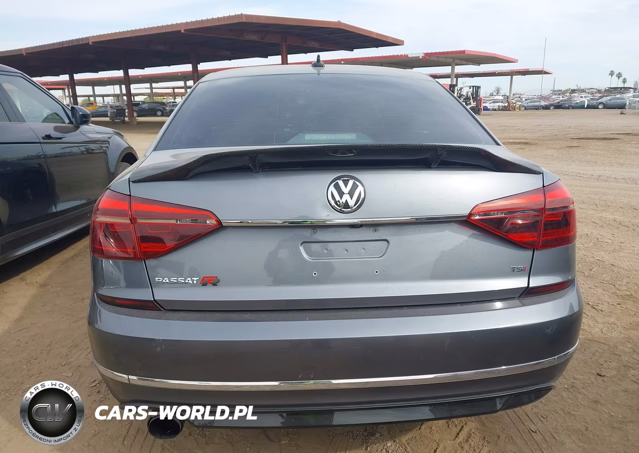 2017 Volkswagen Passat 1.8T R-Line VIN:1VWDT7A3XHC076844 - 16
