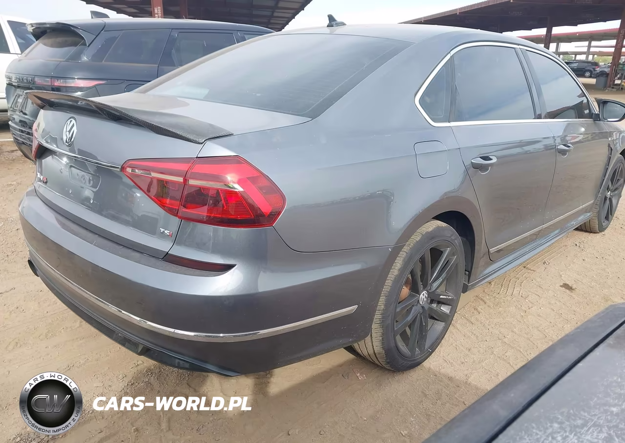 2017 Volkswagen Passat 1.8T R-Line VIN:1VWDT7A3XHC076844 - 4