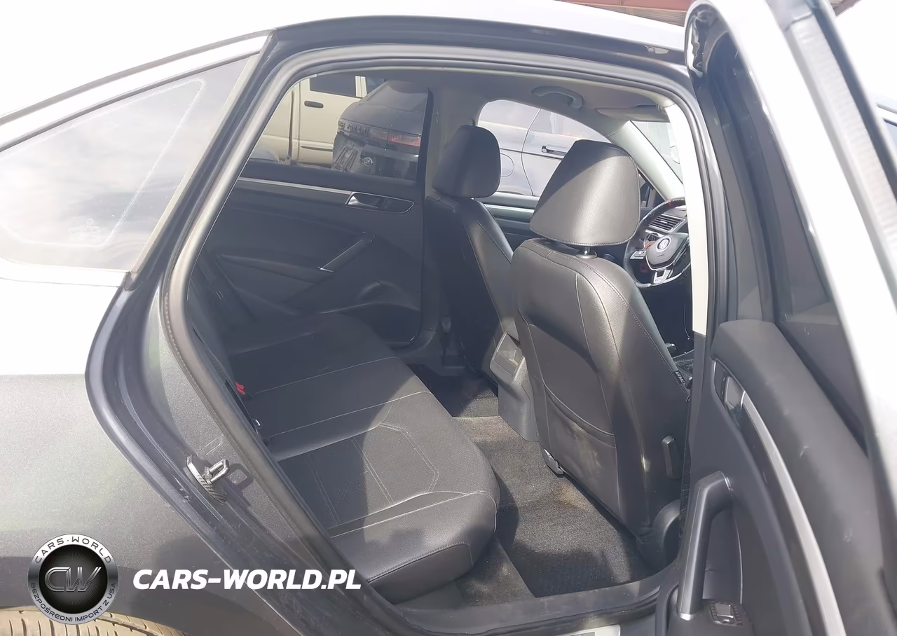 2017 Volkswagen Passat 1.8T R-Line VIN:1VWDT7A3XHC076844 - 8