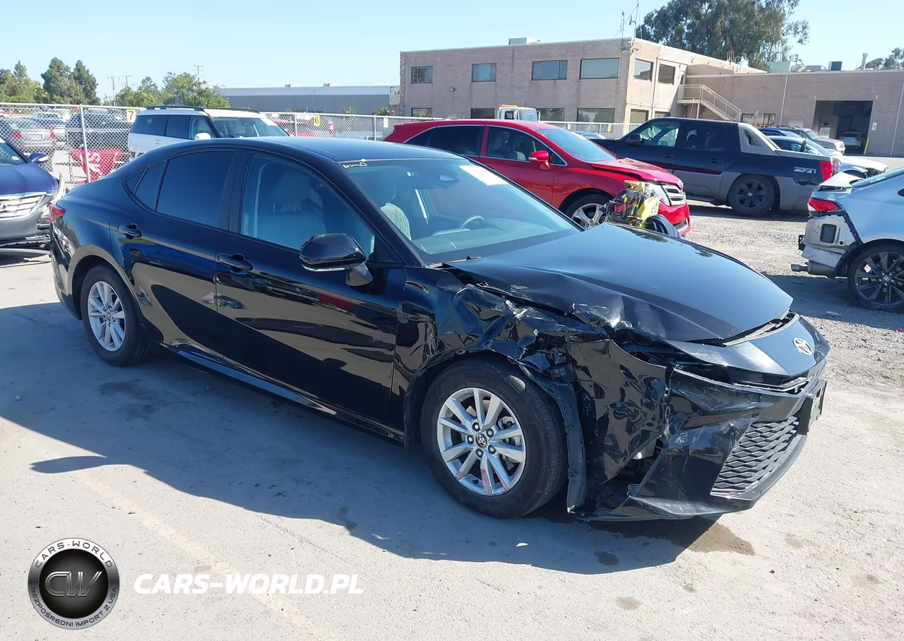 2025 Toyota Camry Le – zdjęcie 1 z 16