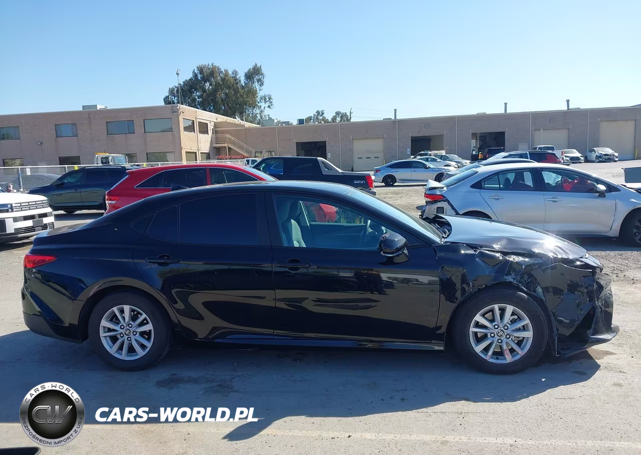2025 Toyota Camry Le VIN:4T1DAACK7SU080647 - 13