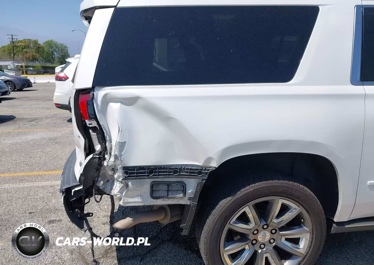 2018 Chevrolet Suburban Premier VIN:1GNSCJKC1JR110217 - 17