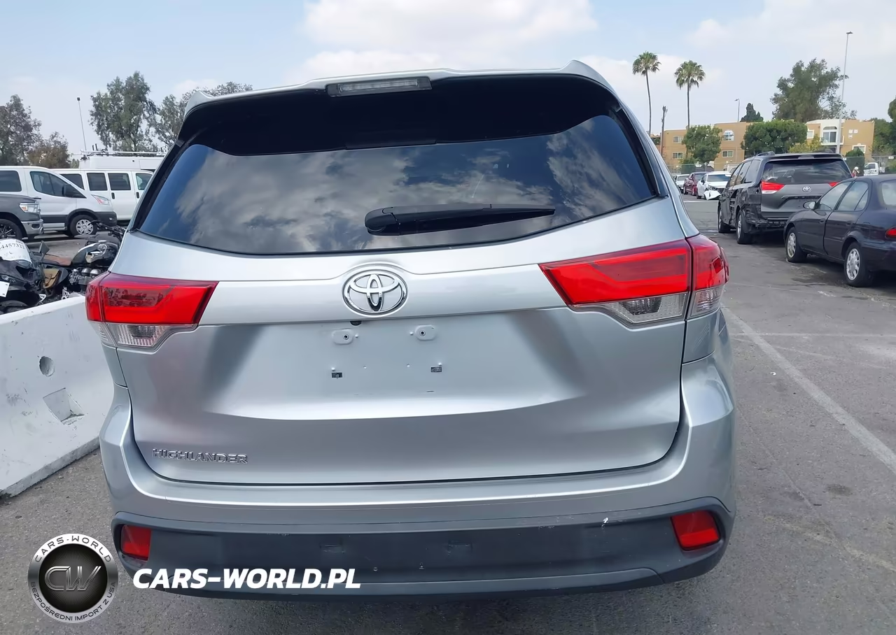 2019 Toyota Highlander Le VIN:5TDZARFH3KS053376 - 17