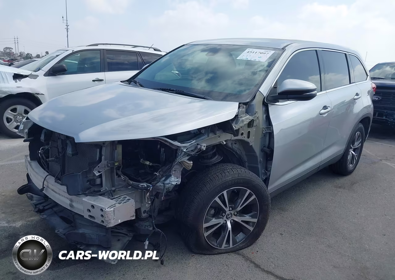 2019 Toyota Highlander Le VIN:5TDZARFH3KS053376 - 2