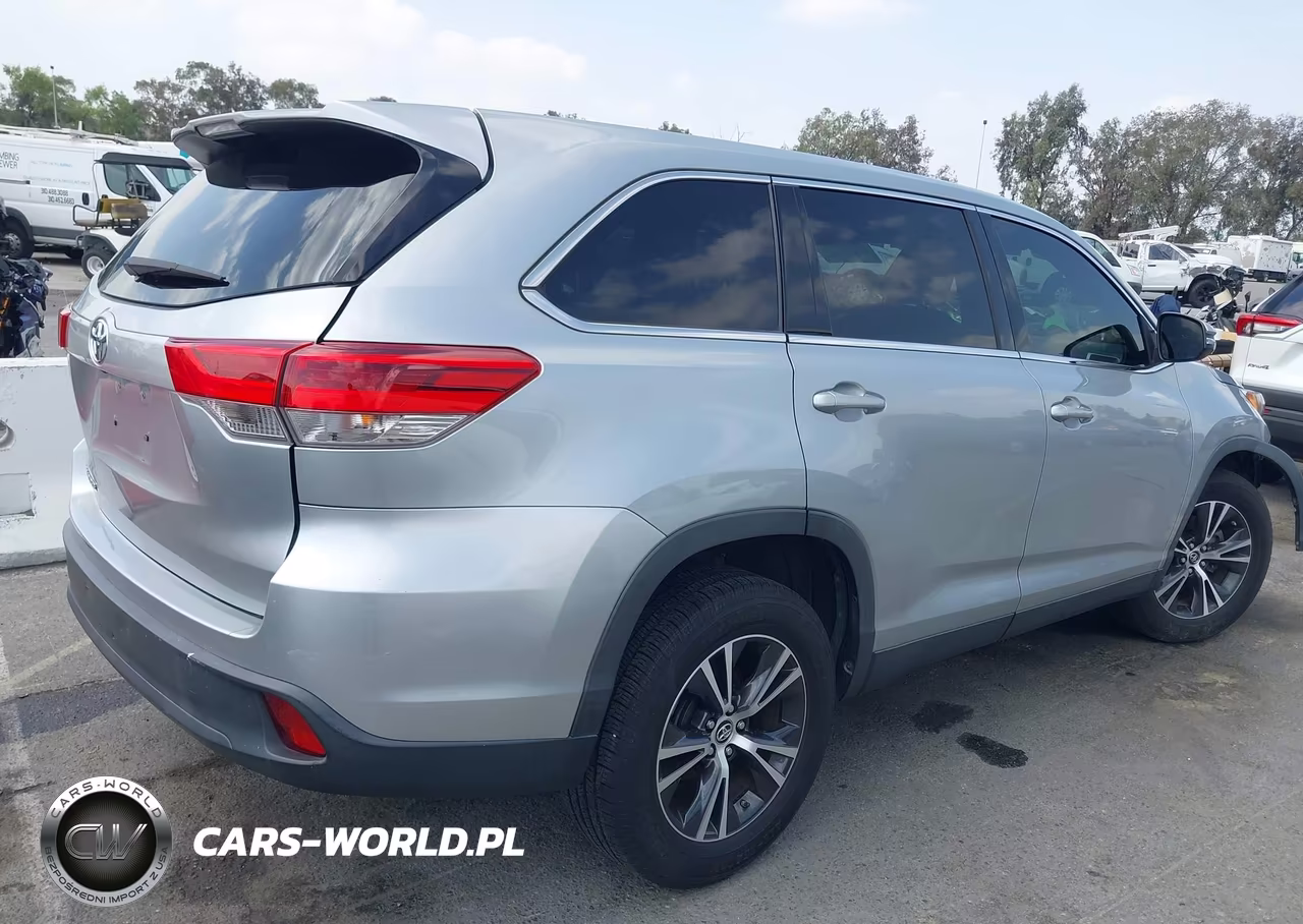 2019 Toyota Highlander Le VIN:5TDZARFH3KS053376 - 4