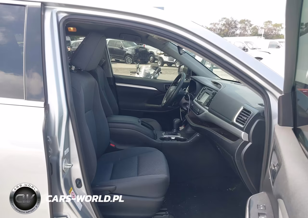 2019 Toyota Highlander Le VIN:5TDZARFH3KS053376 - 5