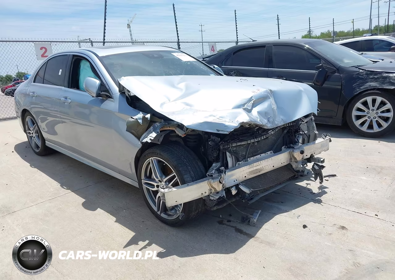 2017 Mercedes-Benz E 300 – zdjęcie 1 z 16