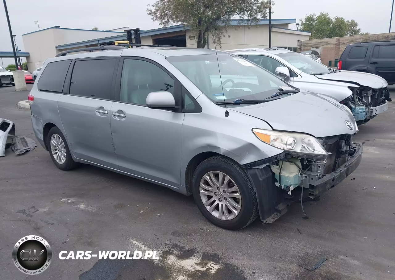 2014 Toyota Sienna Xle V6 8 Passenger – zdjęcie 1 z 22