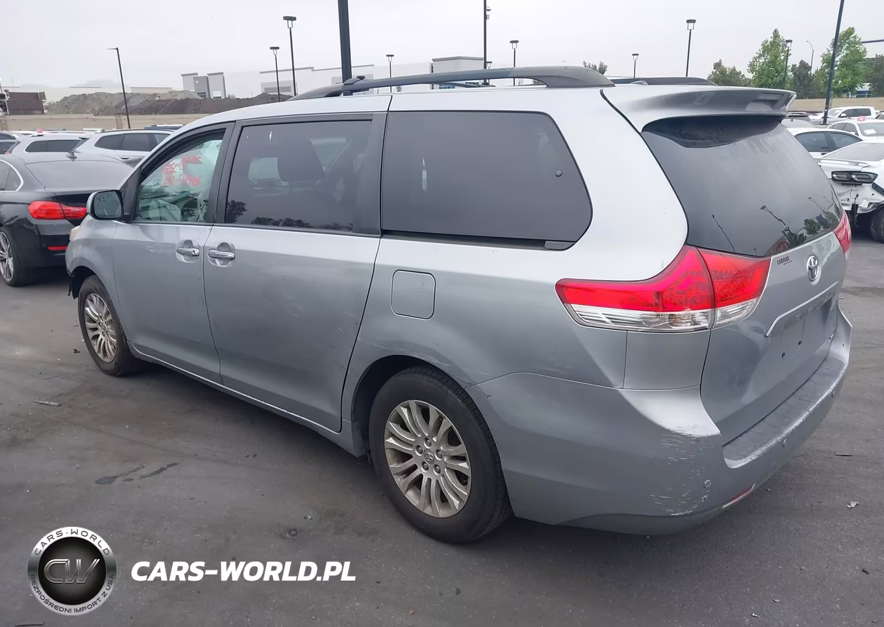 2014 Toyota Sienna Xle V6 8 Passenger VIN:5TDYK3DC8ES516887 - 3