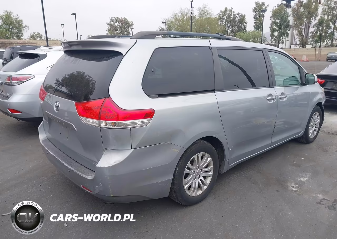 2014 Toyota Sienna Xle V6 8 Passenger VIN:5TDYK3DC8ES516887 - 4