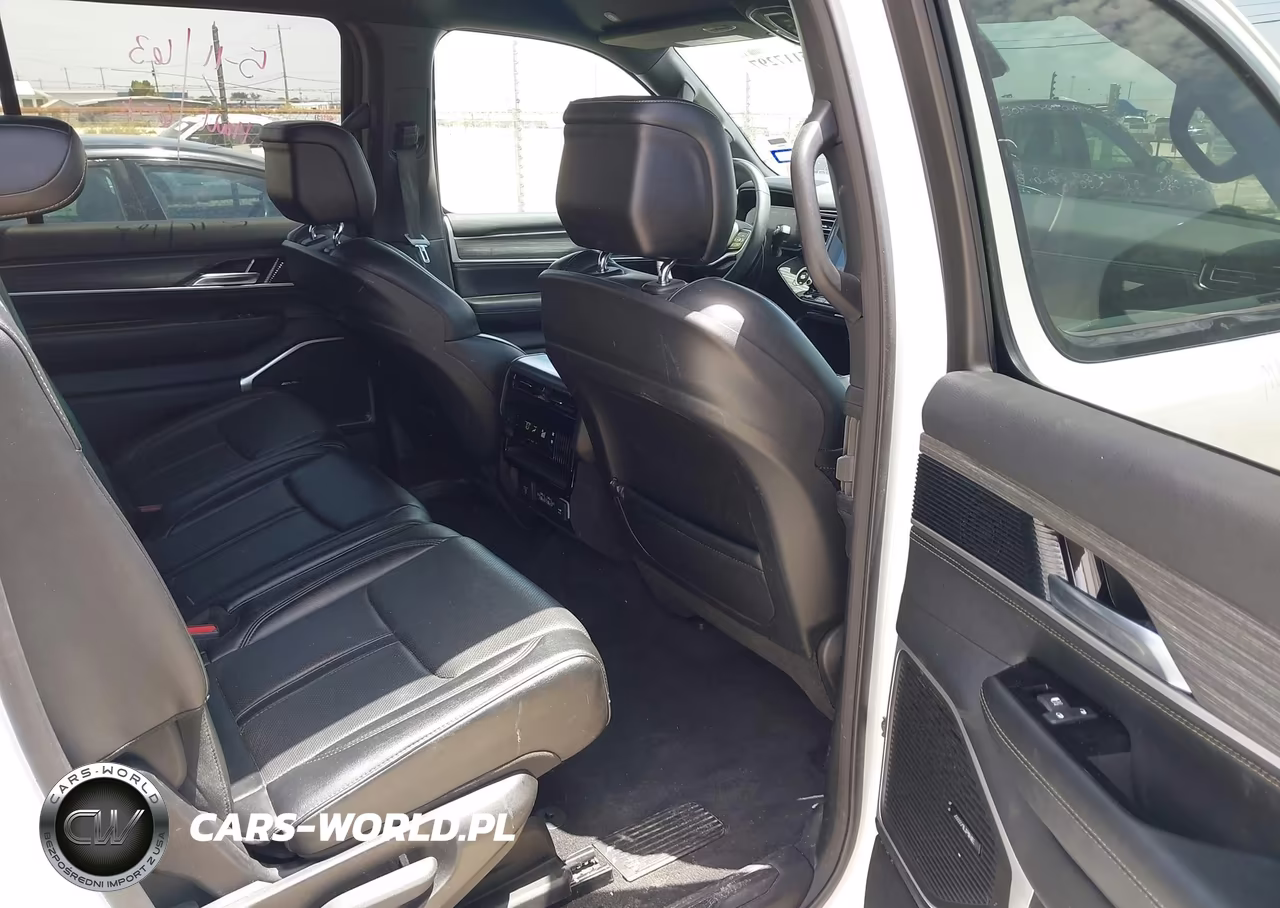 2024 Jeep Wagoneer L Series Ii VIN:1C4SJRBP0RS110861 - 8