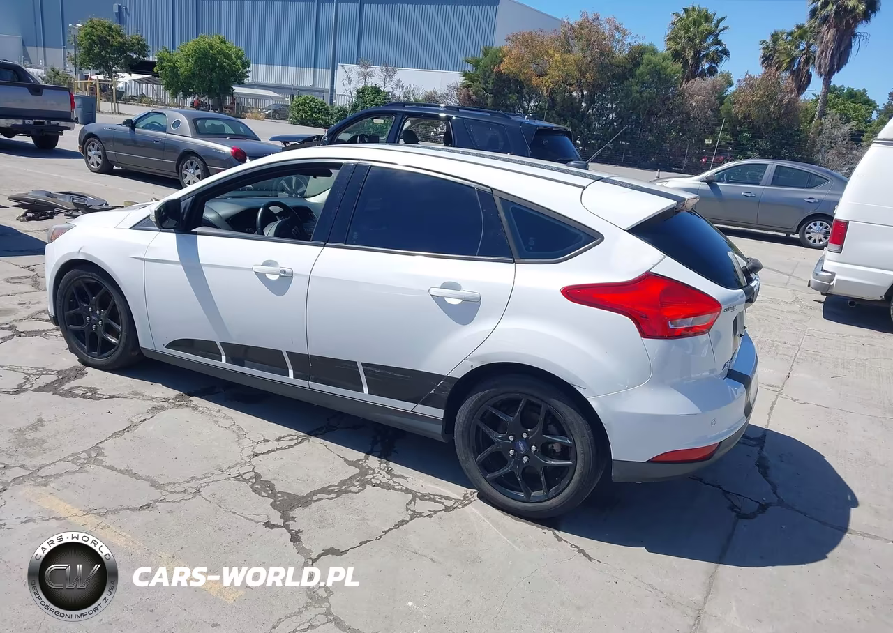 2016 Ford Focus Se VIN:1FADP3K29GL209362 - 3
