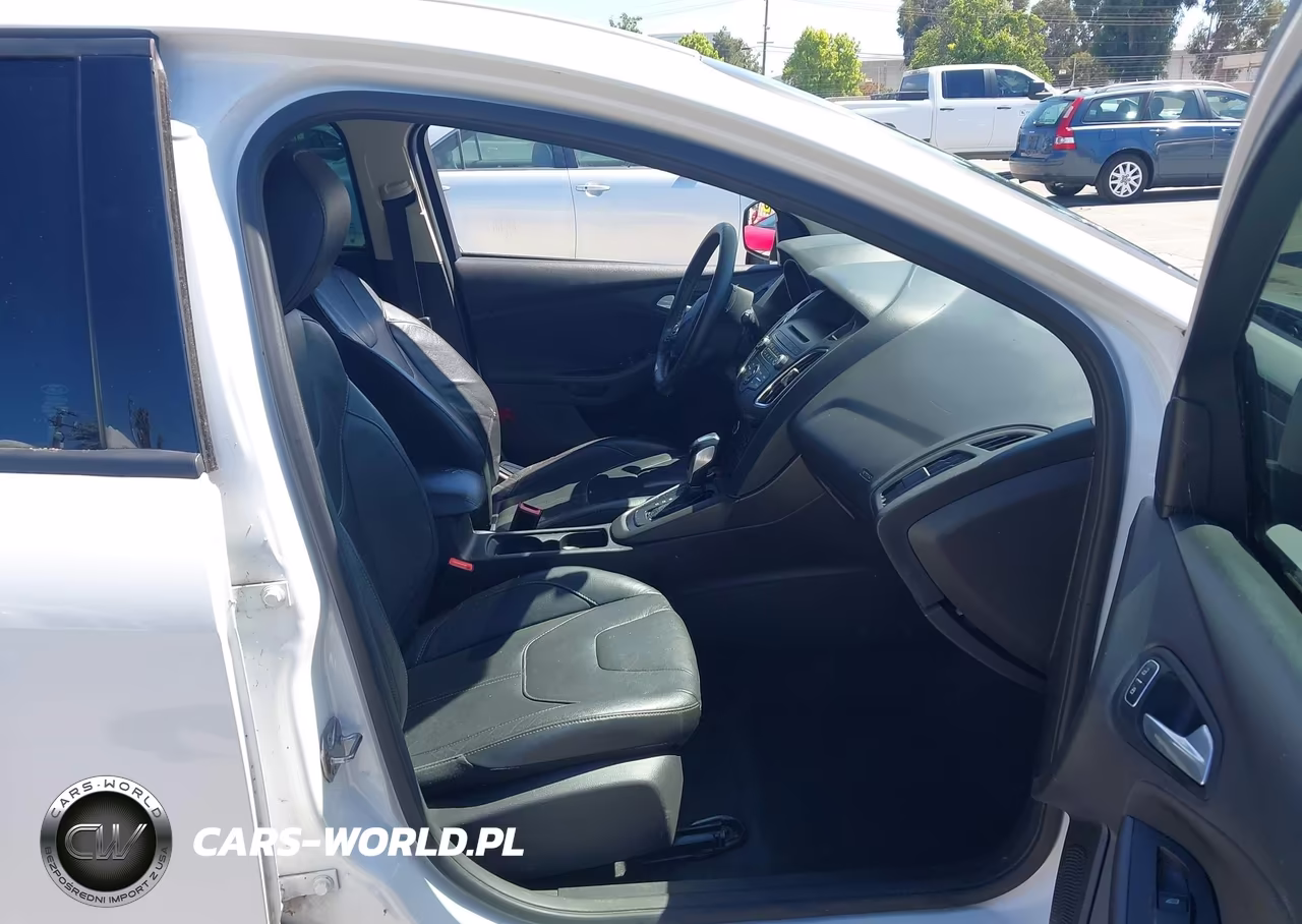 2016 Ford Focus Se VIN:1FADP3K29GL209362 - 5