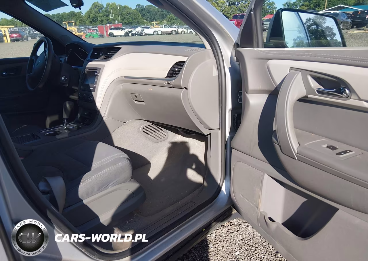 2017 Chevrolet Traverse Ls VIN:1GNKRFKDXHJ226142 - 5