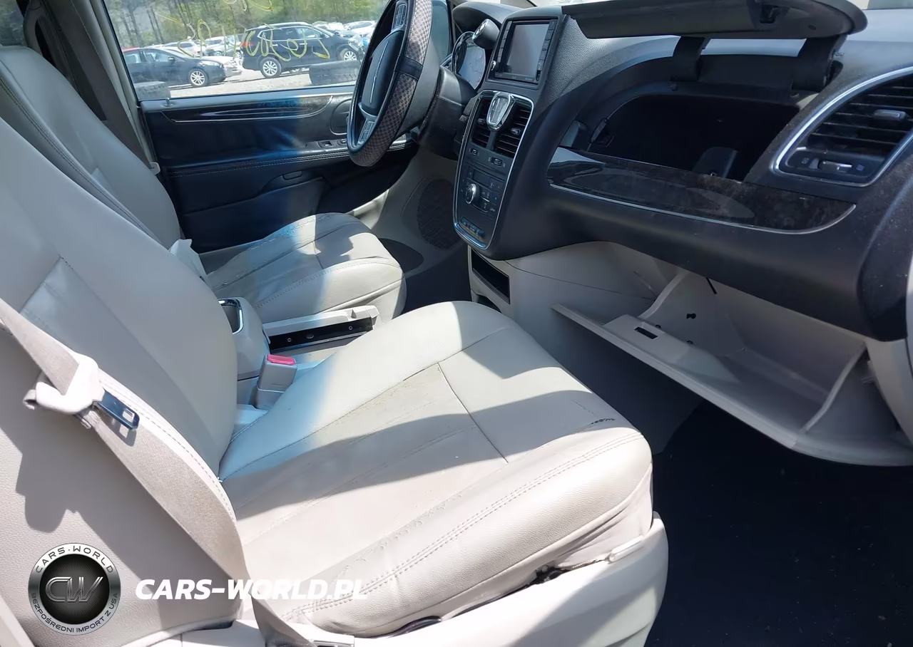 2015 Chrysler Town & Country Touring VIN:2C4RC1BG8FR538121 - 5