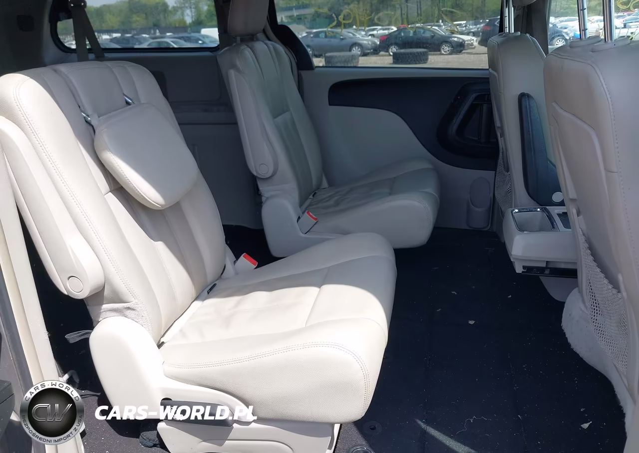 2015 Chrysler Town & Country Touring VIN:2C4RC1BG8FR538121 - 8