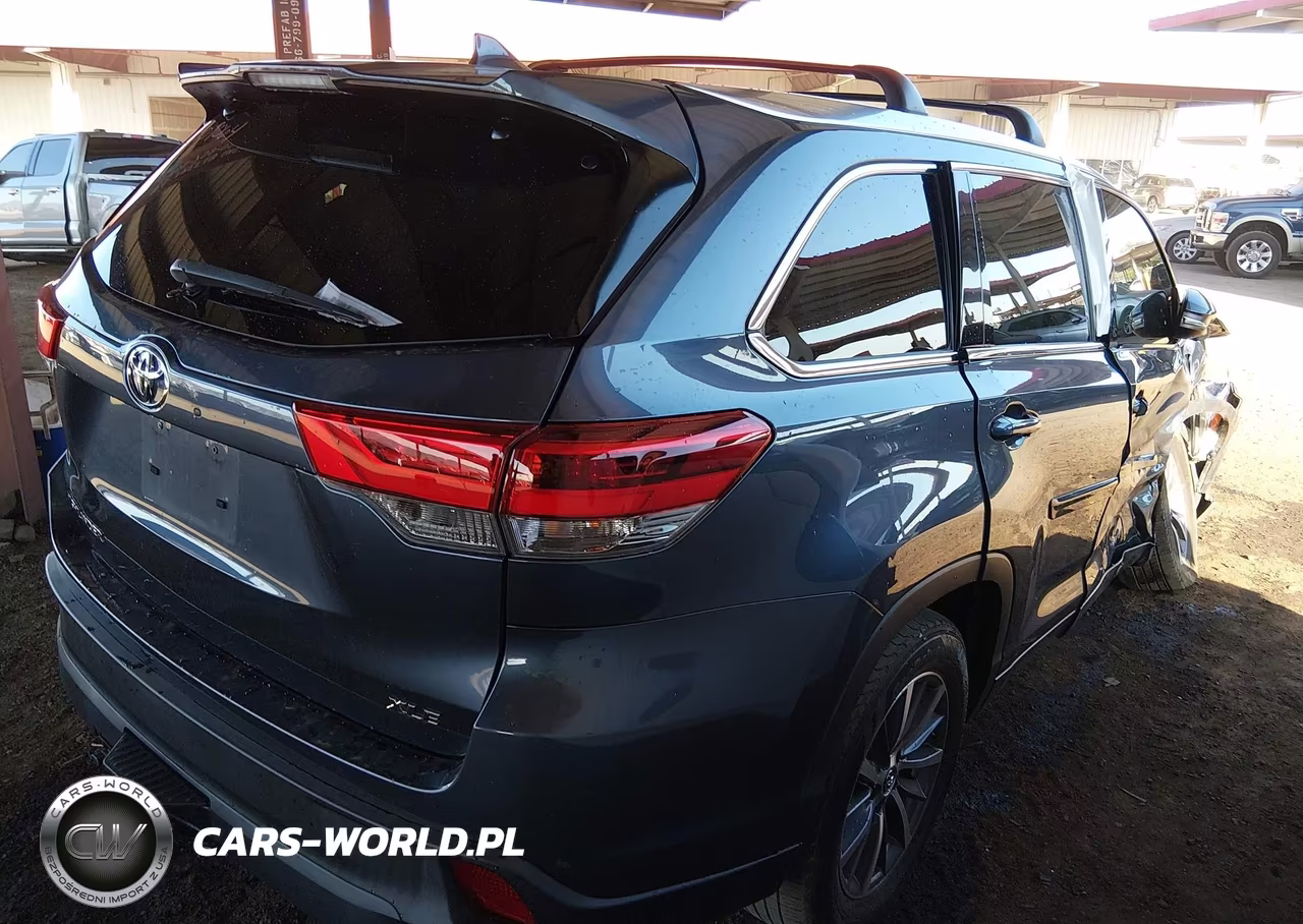 2018 Toyota Highlander Xle VIN:5TDKZRFH2JS244988 - 4