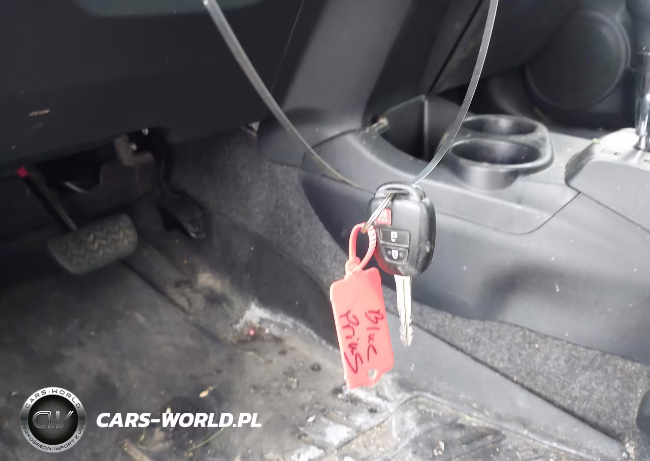 2015 Toyota Prius C Two VIN:JTDKDTB34F1113779 - 11