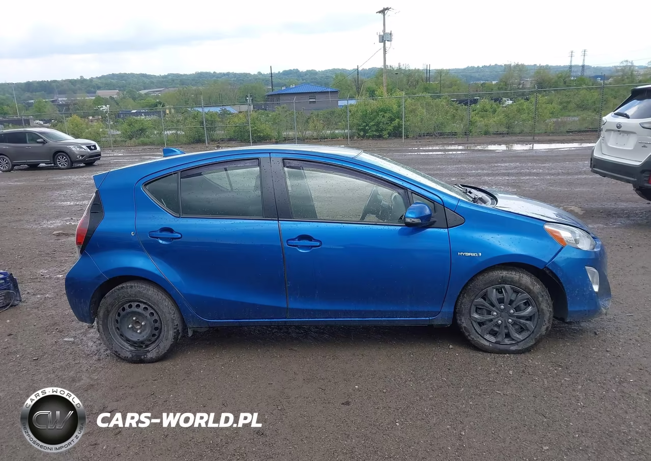 2015 Toyota Prius C Two VIN:JTDKDTB34F1113779 - 14