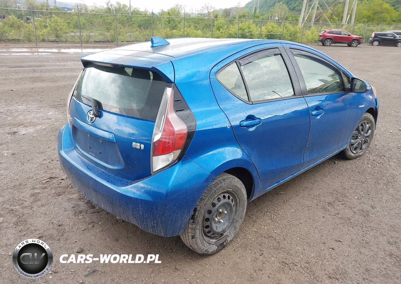 2015 Toyota Prius C Two VIN:JTDKDTB34F1113779 - 4