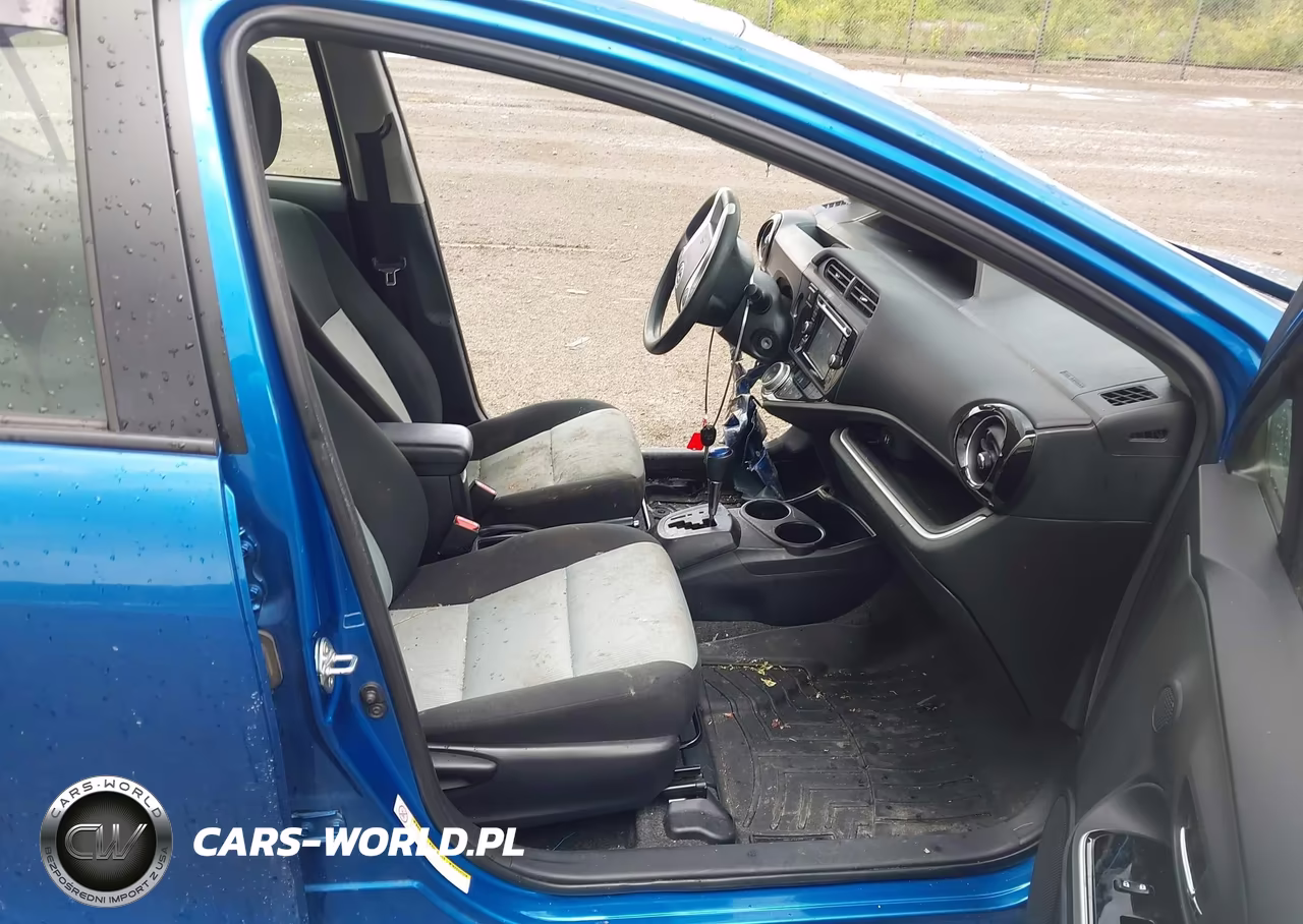 2015 Toyota Prius C Two VIN:JTDKDTB34F1113779 - 5