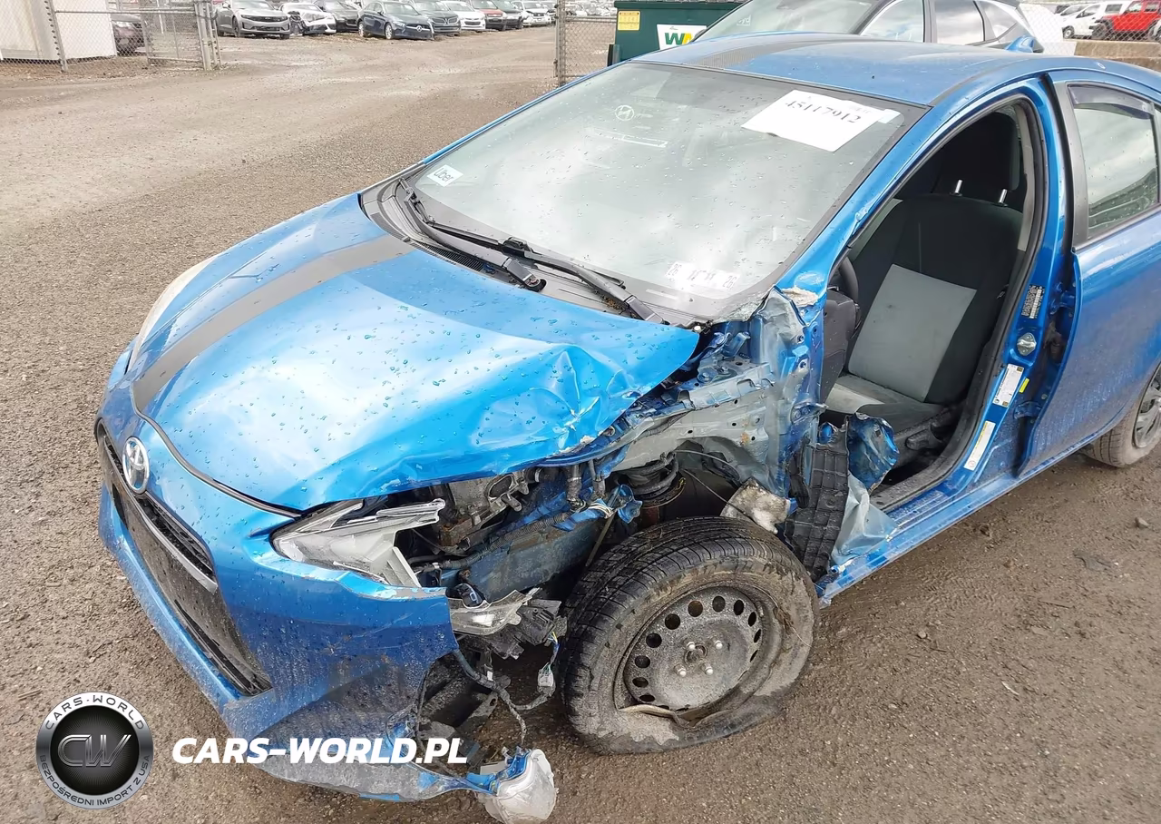 2015 Toyota Prius C Two VIN:JTDKDTB34F1113779 - 6
