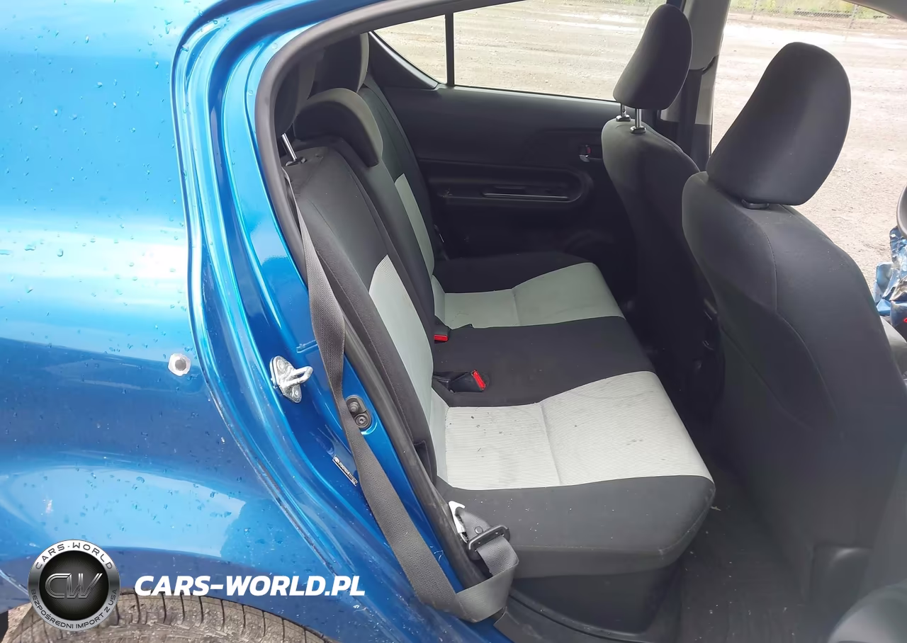 2015 Toyota Prius C Two VIN:JTDKDTB34F1113779 - 8