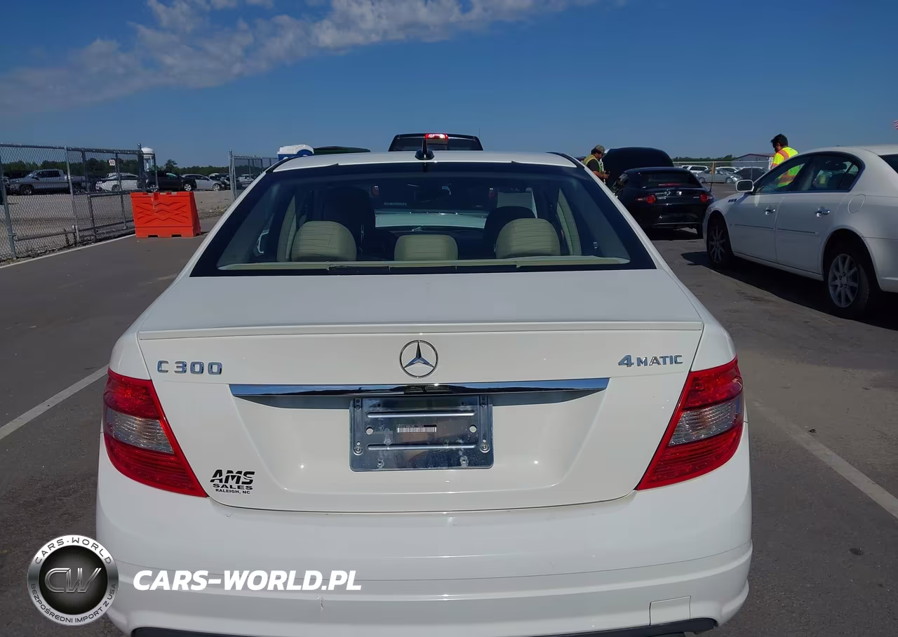 2011 Mercedes-Benz C 300 Luxury 4Matic-Sport 4Matic VIN:WDDGF8BB2BR175865 - 16