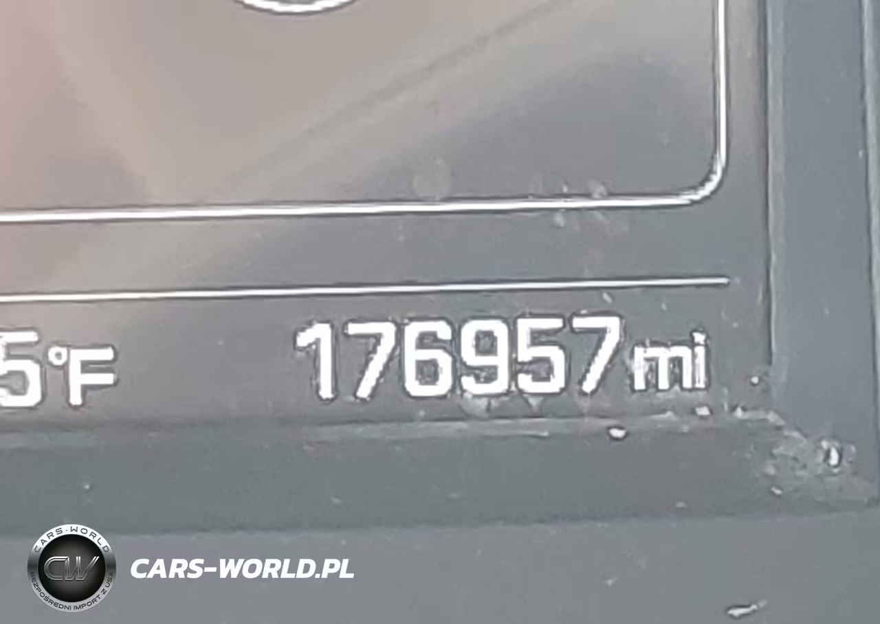 2018 Hyundai Santa Fe Sport 2.4L VIN:5NMZU3LB4JH064263 - 16