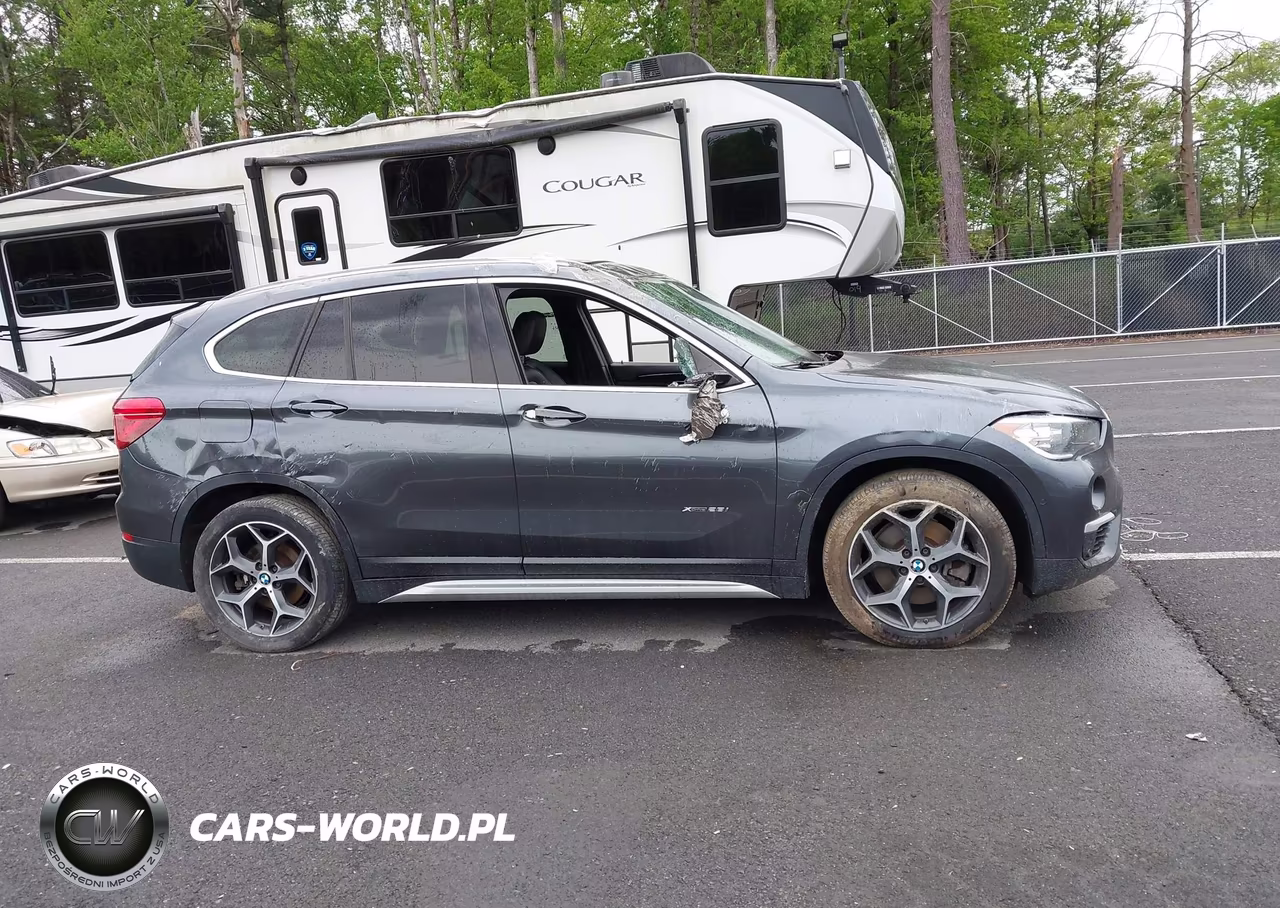 2018 BMW X1 xDrive28I VIN:WBXHT3C33J5K27627 - 13