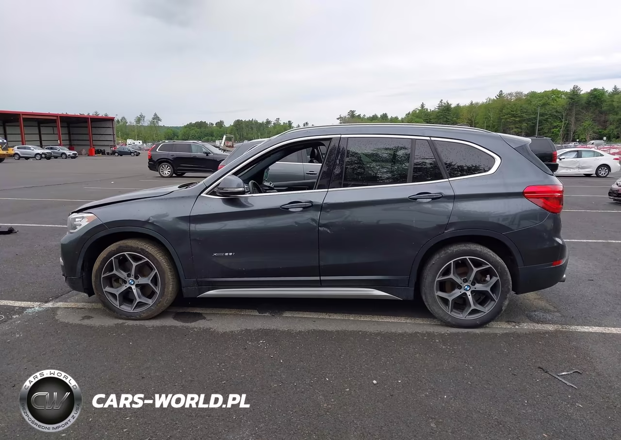 2018 BMW X1 xDrive28I VIN:WBXHT3C33J5K27627 - 14
