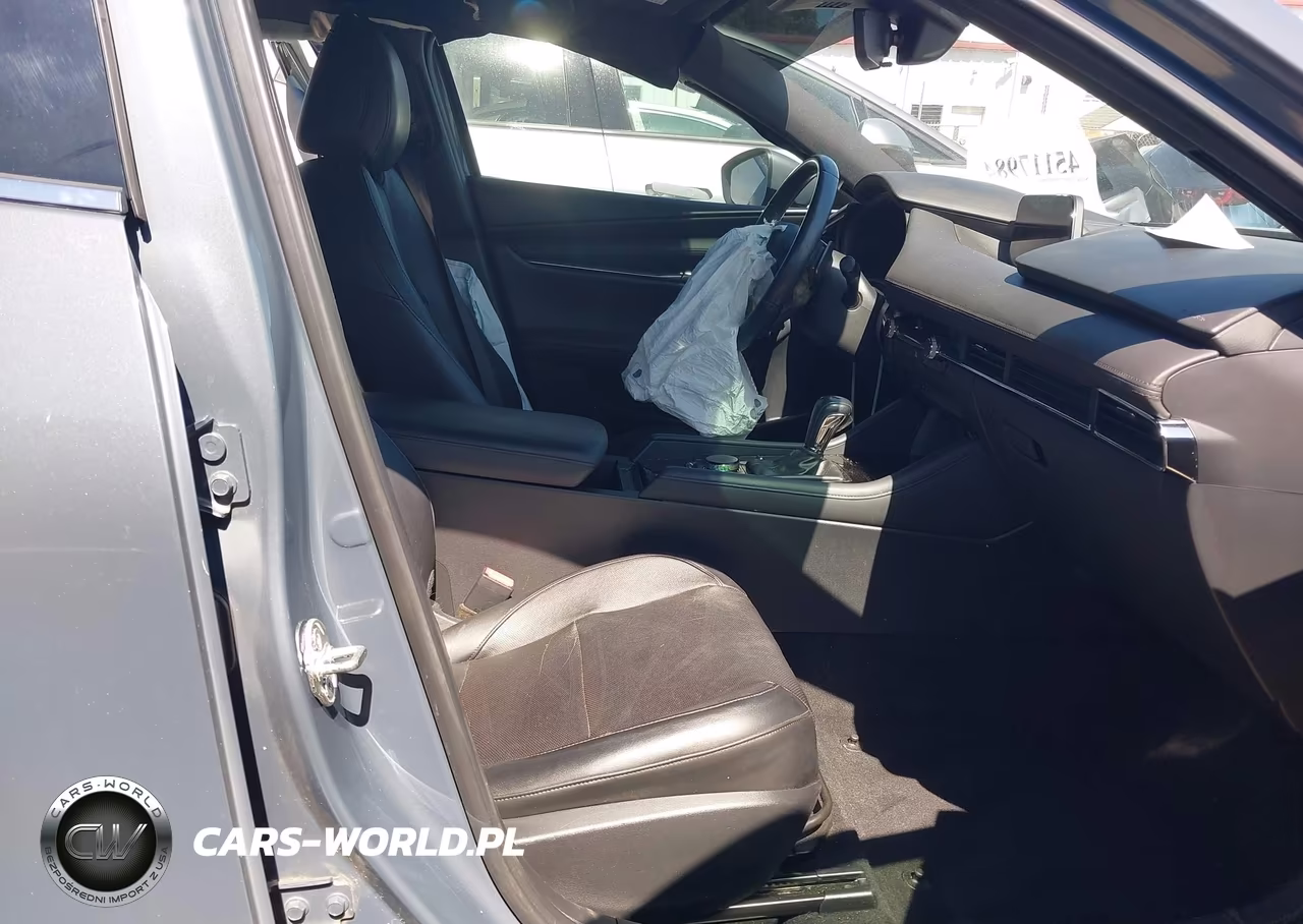 2019 Mazda Mazda3 Premium Package VIN:JM1BPBNM1K1122648 - 5