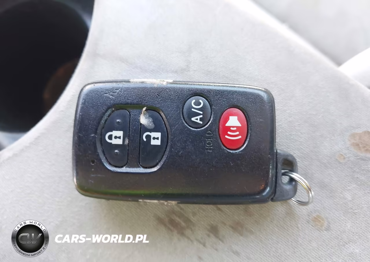 2014 Toyota Prius Three VIN:JTDKN3DU7E1824751 - 11