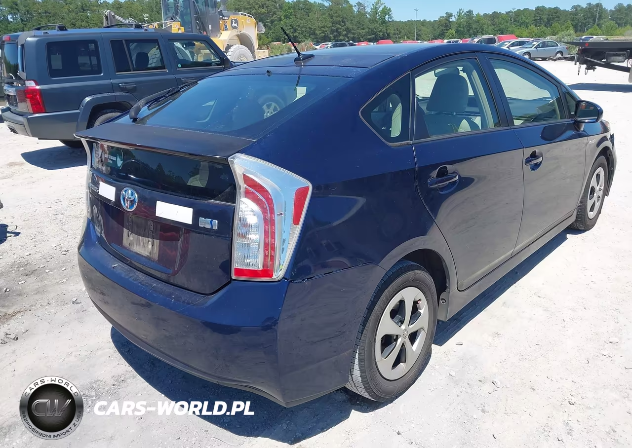 2014 Toyota Prius Three VIN:JTDKN3DU7E1824751 - 4