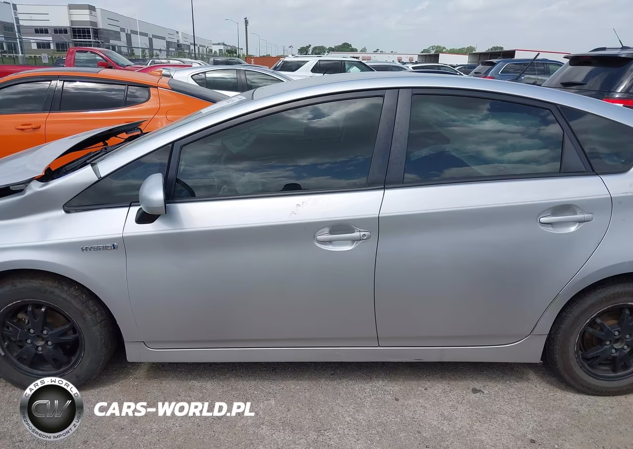2013 Toyota Prius Two VIN:JTDKN3DU6D5582428 - 15