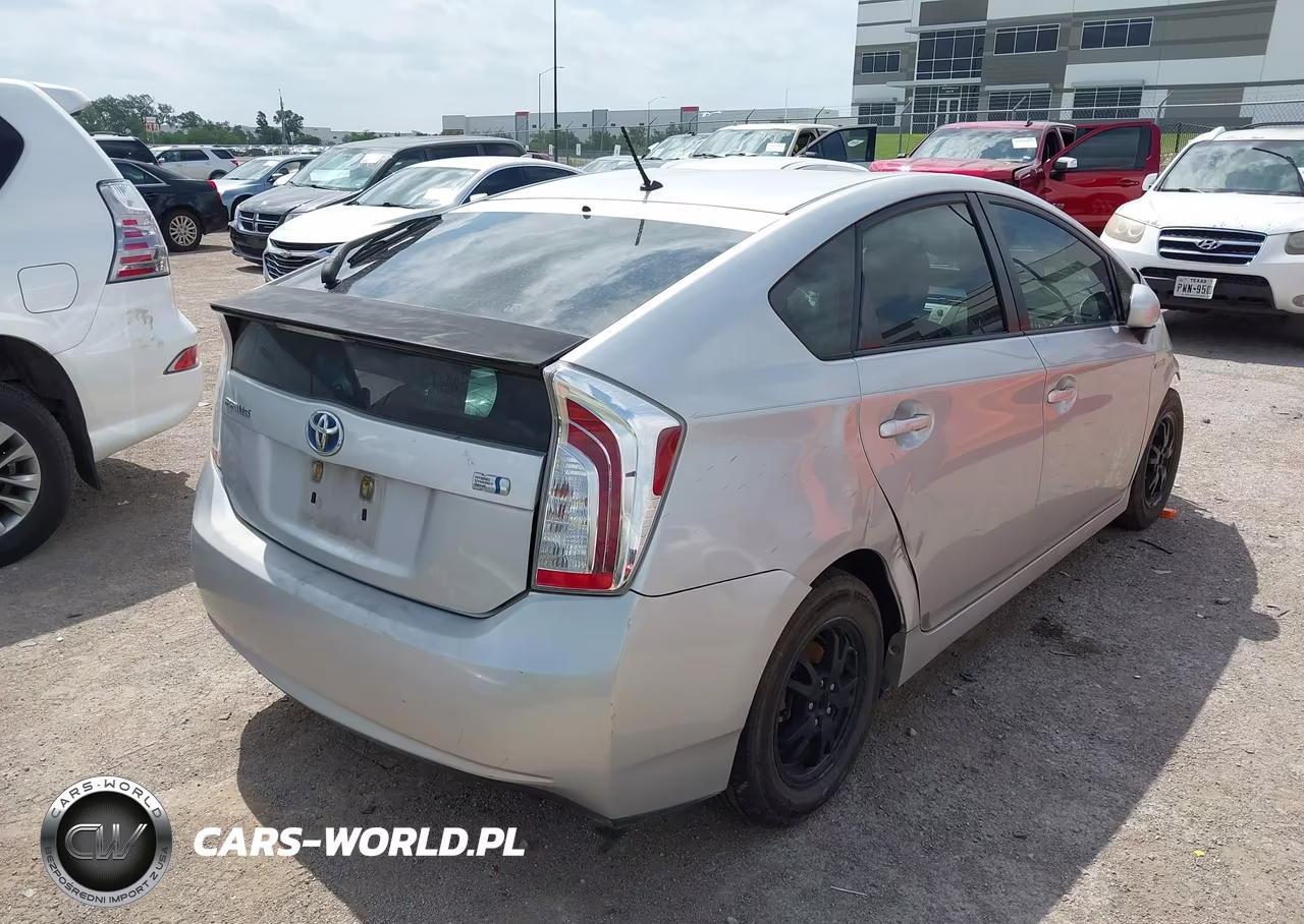 2013 Toyota Prius Two VIN:JTDKN3DU6D5582428 - 4