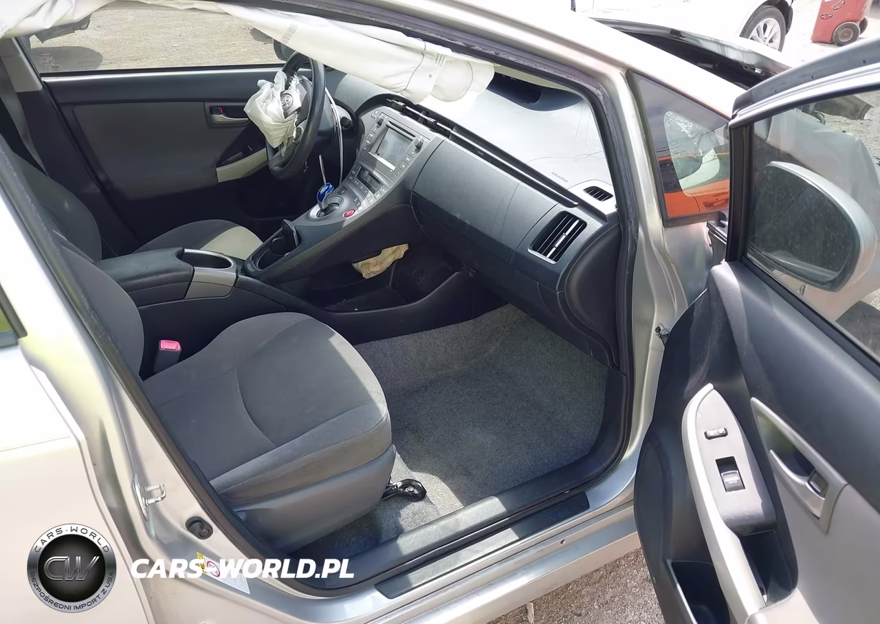 2013 Toyota Prius Two VIN:JTDKN3DU6D5582428 - 5