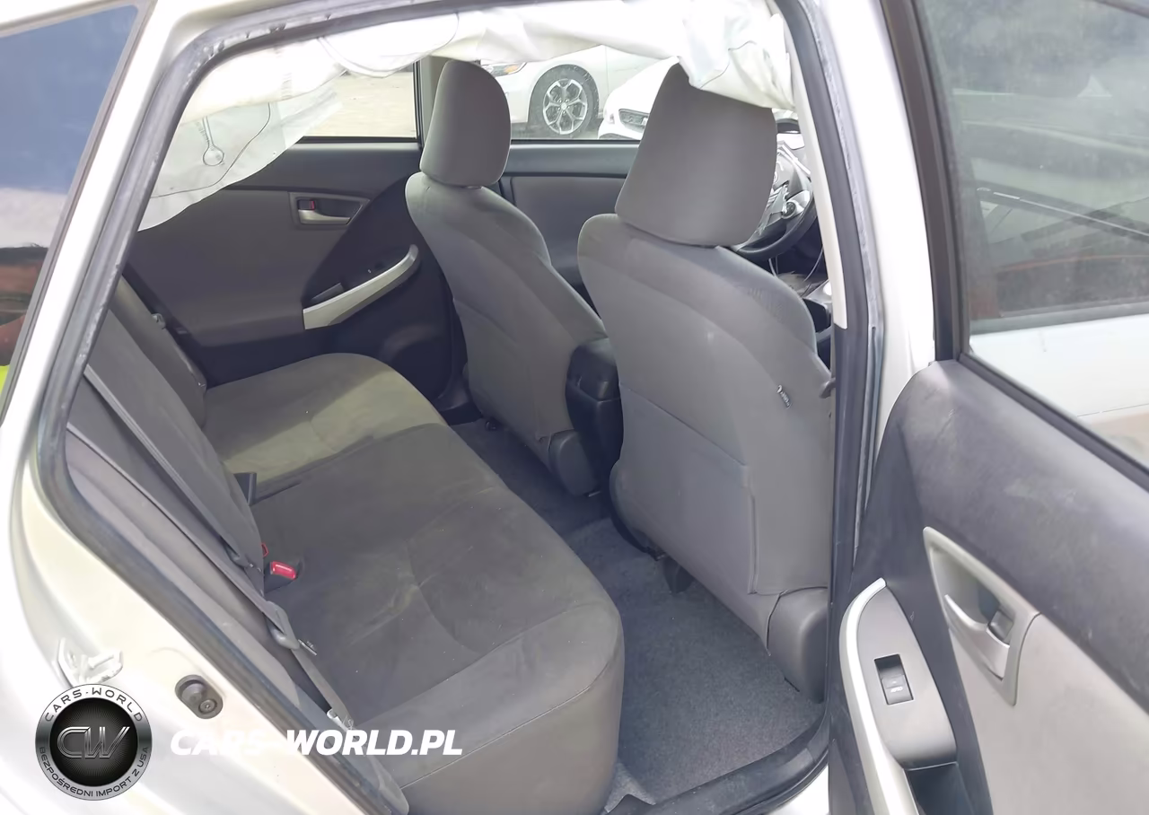 2013 Toyota Prius Two VIN:JTDKN3DU6D5582428 - 8