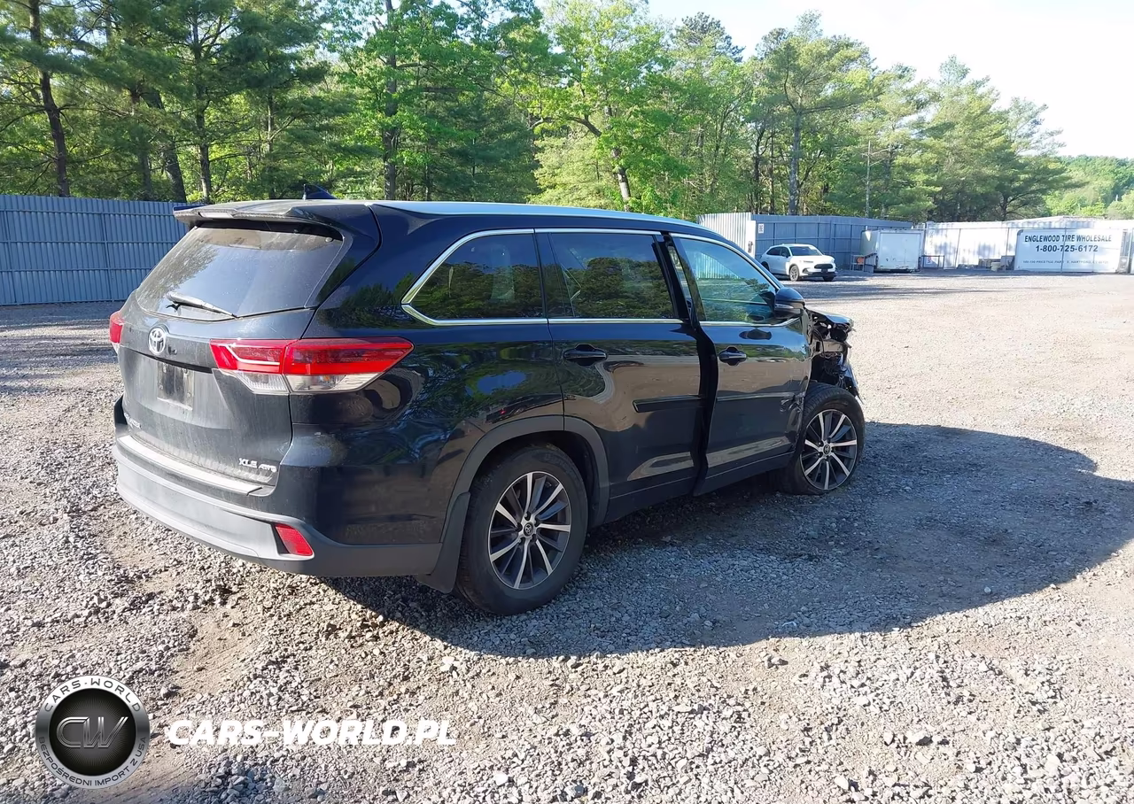 2017 Toyota Highlander Xle VIN:5TDJZRFHXHS421793 - 4