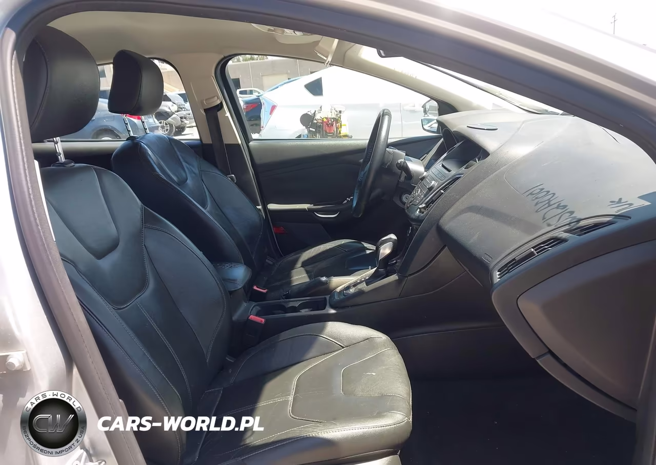 2016 Ford Focus Se VIN:1FADP3K29GL304441 - 5
