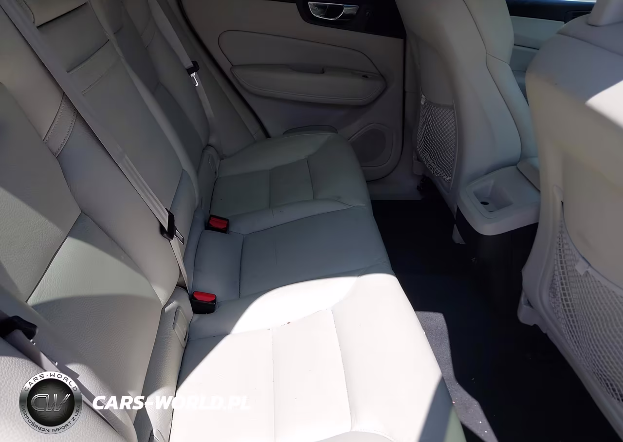 2018 Volvo Xc60 T5 Momentum VIN:LYV102RK8JB121304 - 8