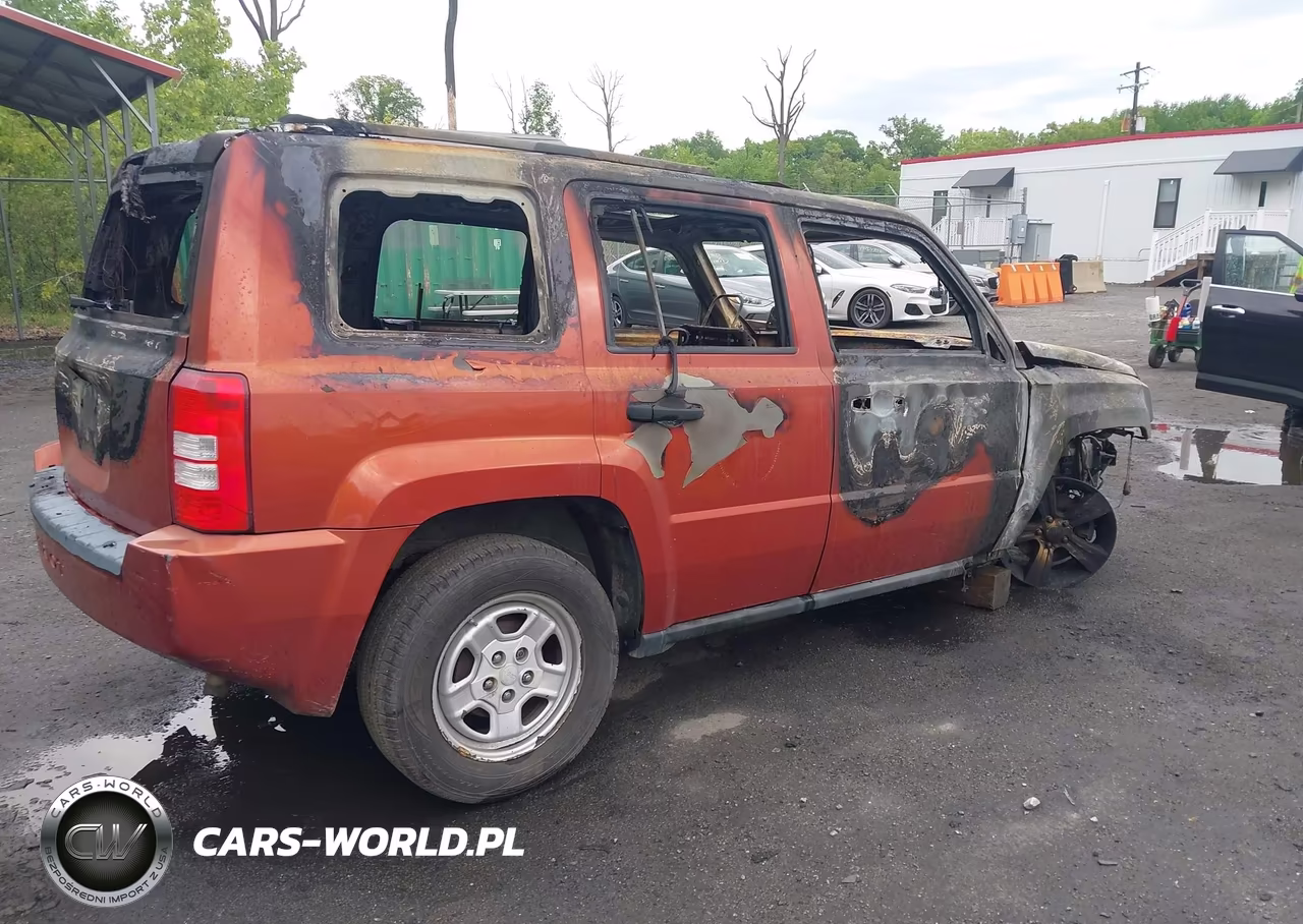 2008 Jeep Patriot Sport VIN:1J8FT28W48D570490 - 4