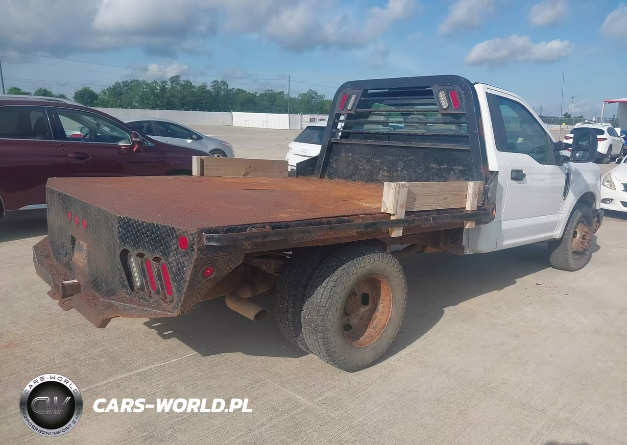2018 Ford F-350 Chassis Xl VIN:1FDRF3G60JEC25844 - 4