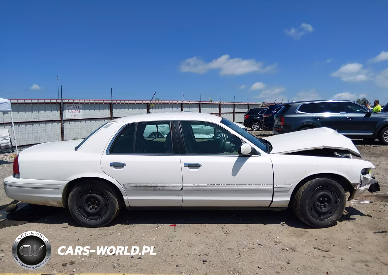 2003 Ford Crown Victoria Standard VIN:2FAFP73W83X156877 - 12