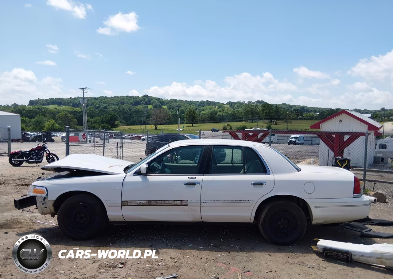2003 Ford Crown Victoria Standard VIN:2FAFP73W83X156877 - 13